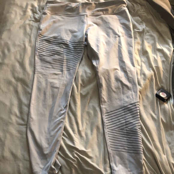 Nike Dri-FIT Light Gray Leggings - Picture 1 of 8